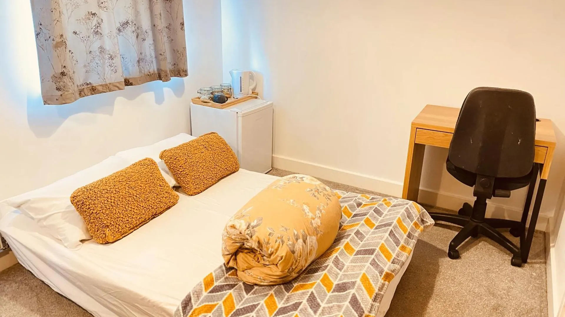 Igloo Magnolia Room Stay I Breakfast I Free Parking Leeds  Leeds (West Yorkshire)